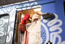 ВОЗ ДЈЕДА МРАЗА ПУТУЈЕ КРОЗ РУСИЈУ